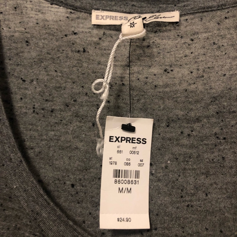 Express gray hi/ low textured T-shirt - Picture 2 of 4